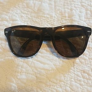 RB 4105  folding wayfarer